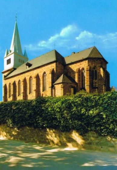 Außenansicht der Kirche von der Seite der Hauptstraße